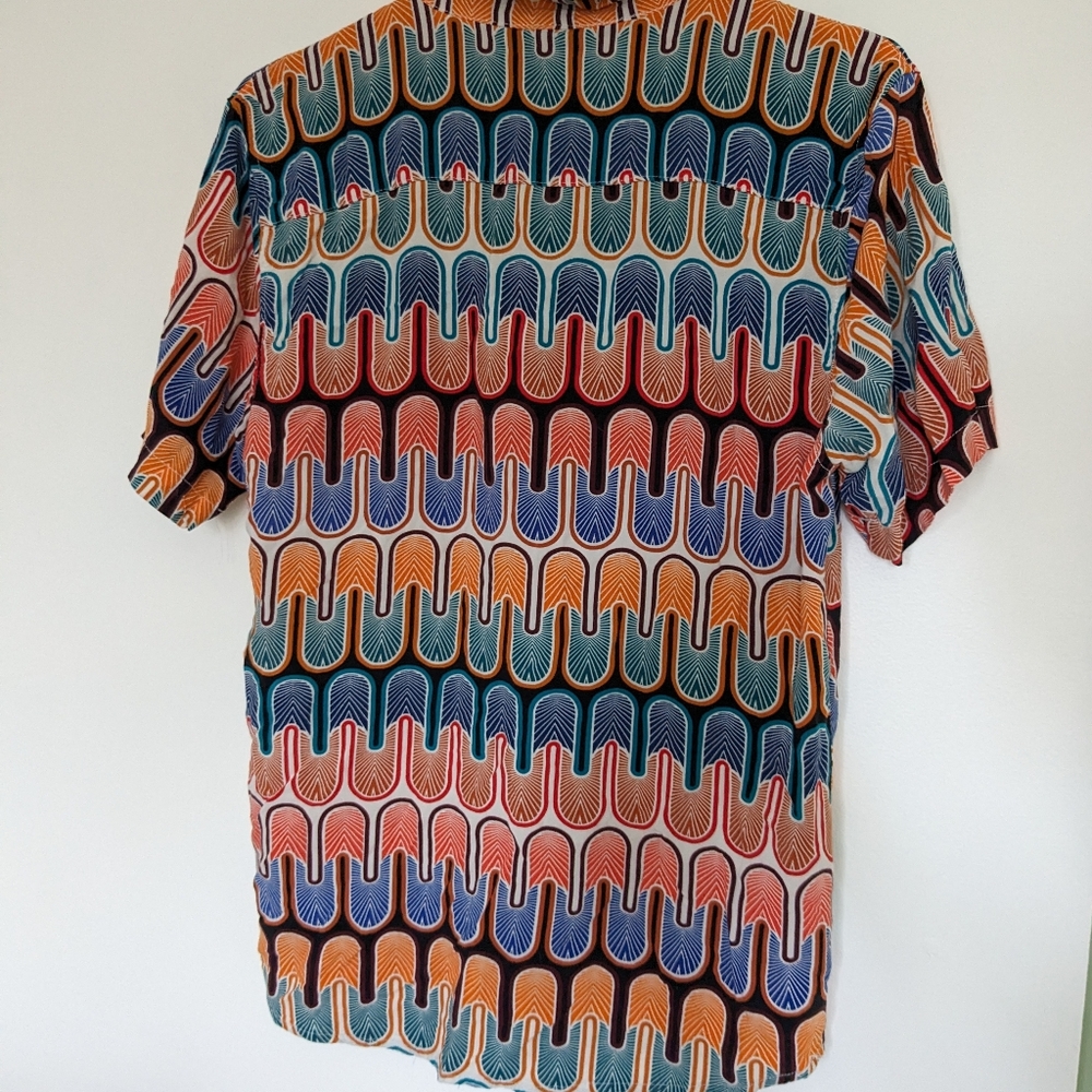 Button-Down t-shirt - Picture 2 of 3